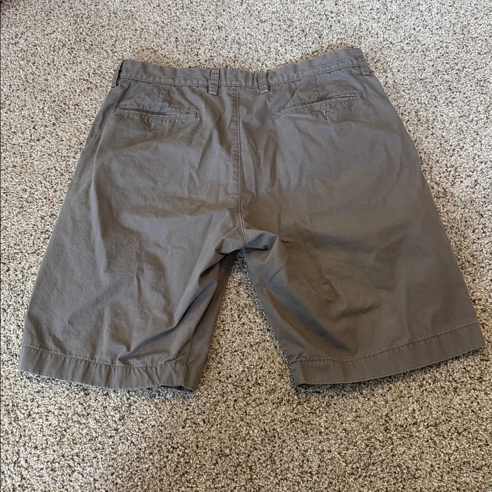 J. Crew Club Men's Grey Flat Front Shorts, 33”W, 11” inseam, EUC